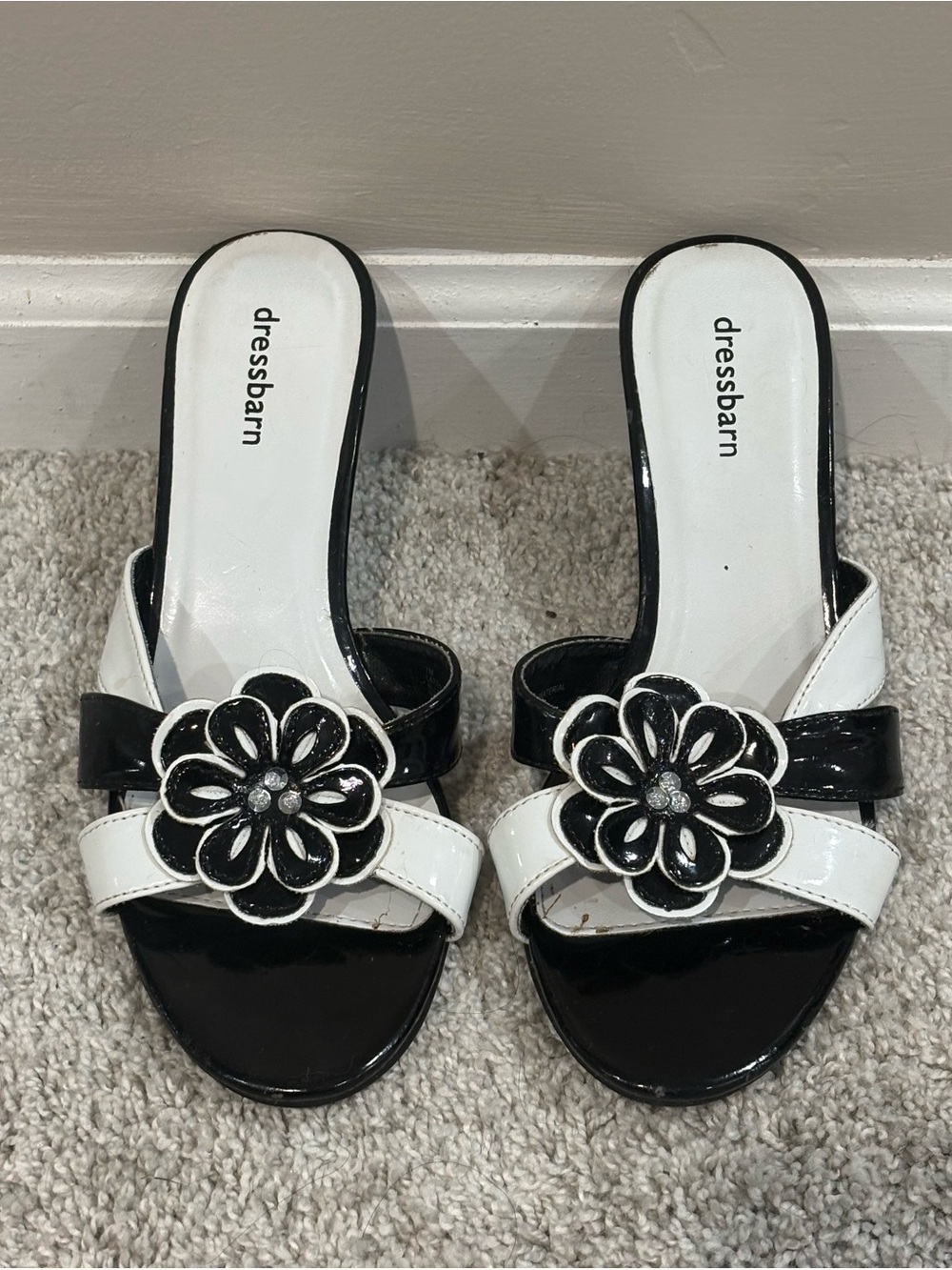 Vintage Dressbarn Black And White Patent Wedge Sandals Women’s Size 7